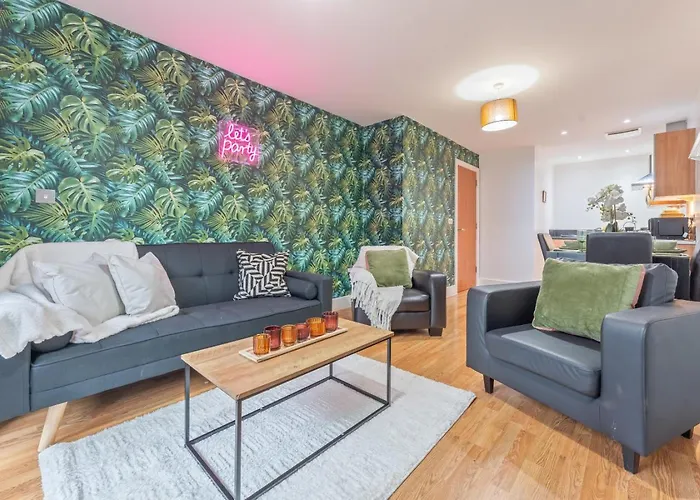 Modern 1 Bed Apt Arcadian Balcony
