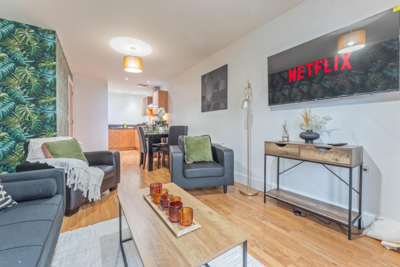 Modern 1 Bed Arcadian Balcony Apartment *