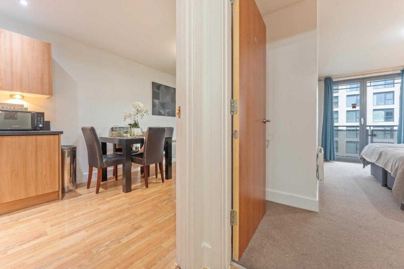 Modern 1 Bed Arcadian Balcony
