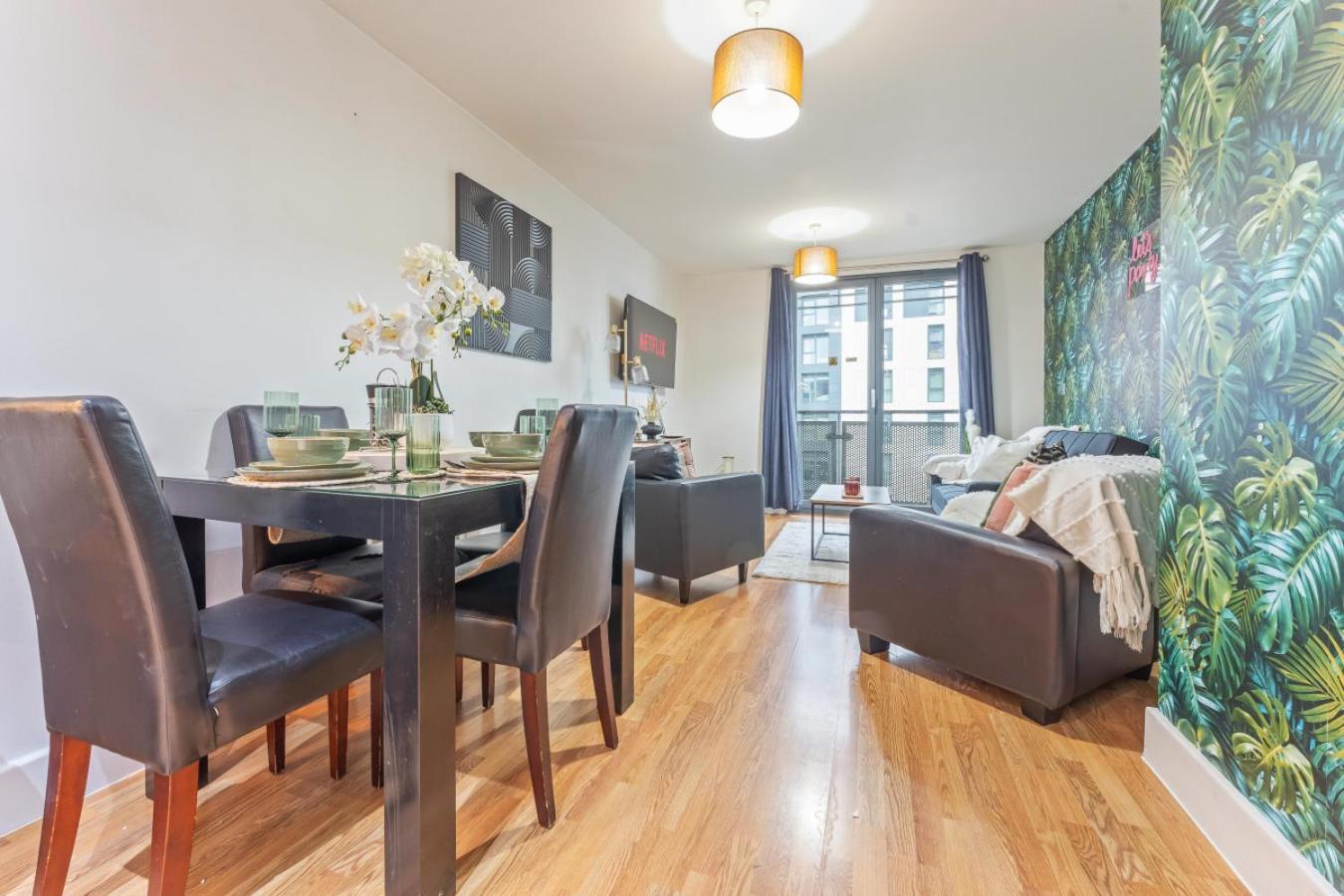 Modern 1 Bed Arcadian Balcony Apartment *