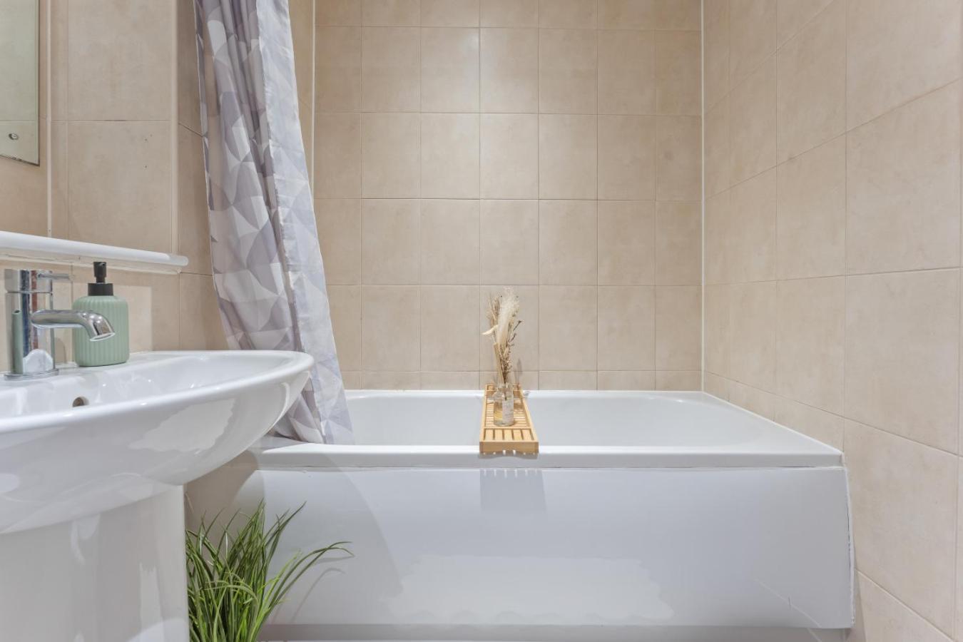 Apartment Modern 1 Bed Arcadian Balcony Birmingham