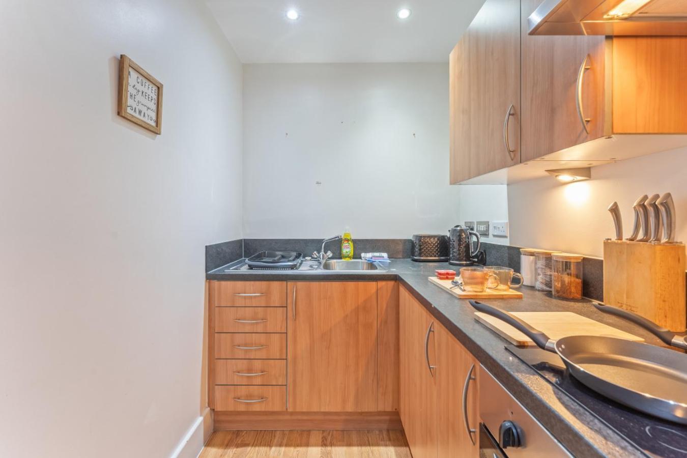 Modern 1 Bed Arcadian Balcony Birmingham