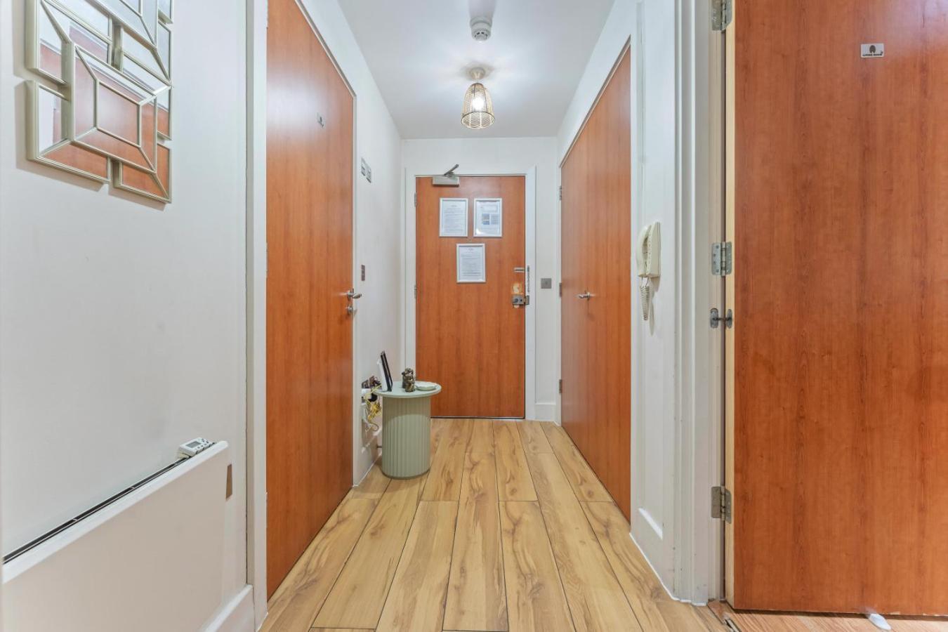 Apartment Modern 1 Bed Arcadian Balcony