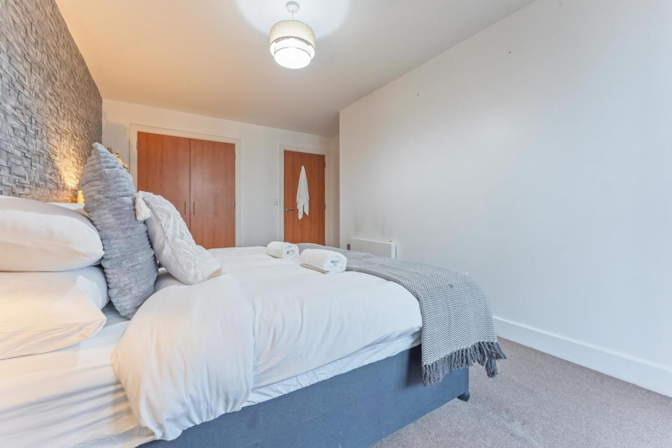 Modern 1 Bed Arcadian Balcony Apartment *