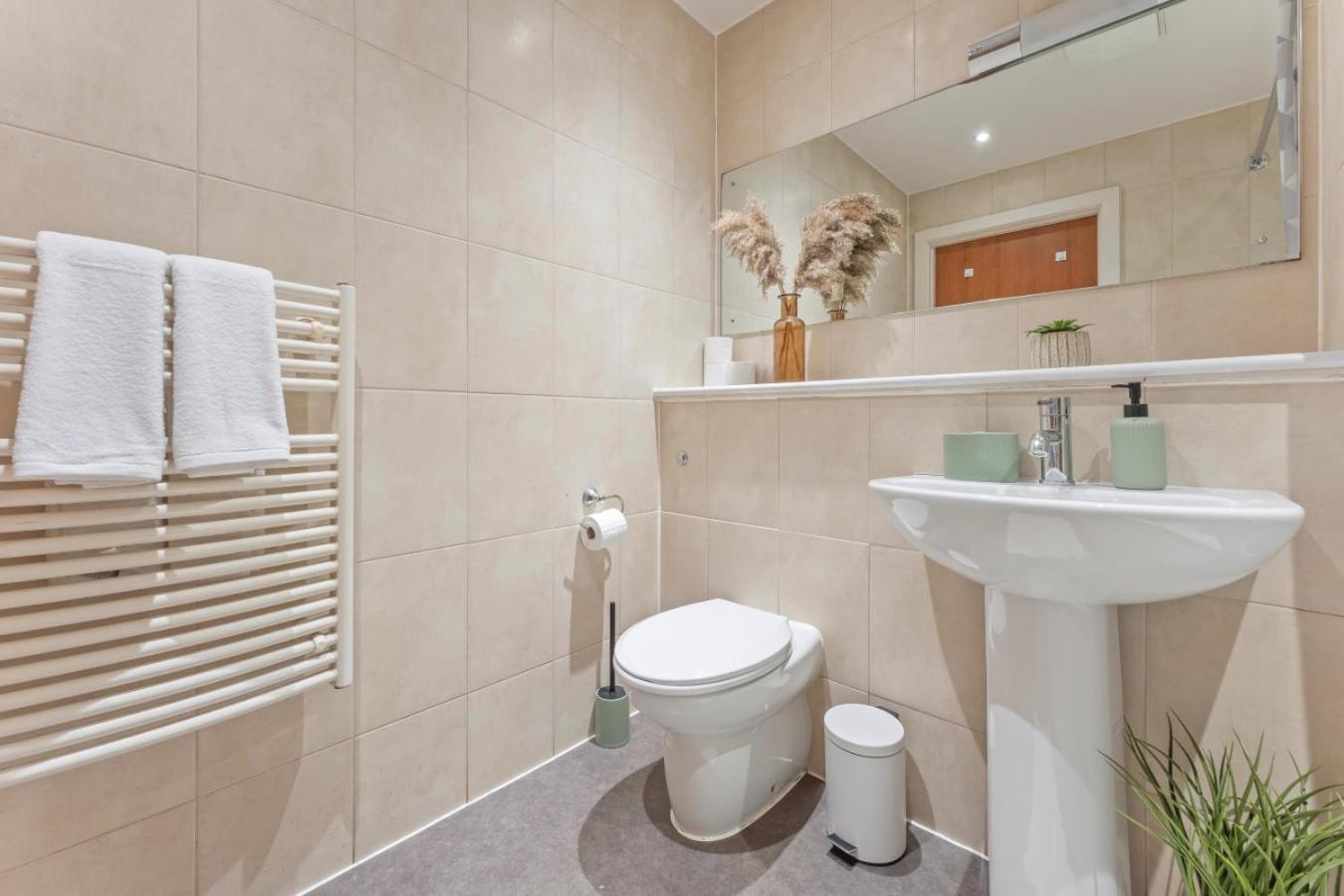 Apartment Modern 1 Bed Arcadian Balcony *